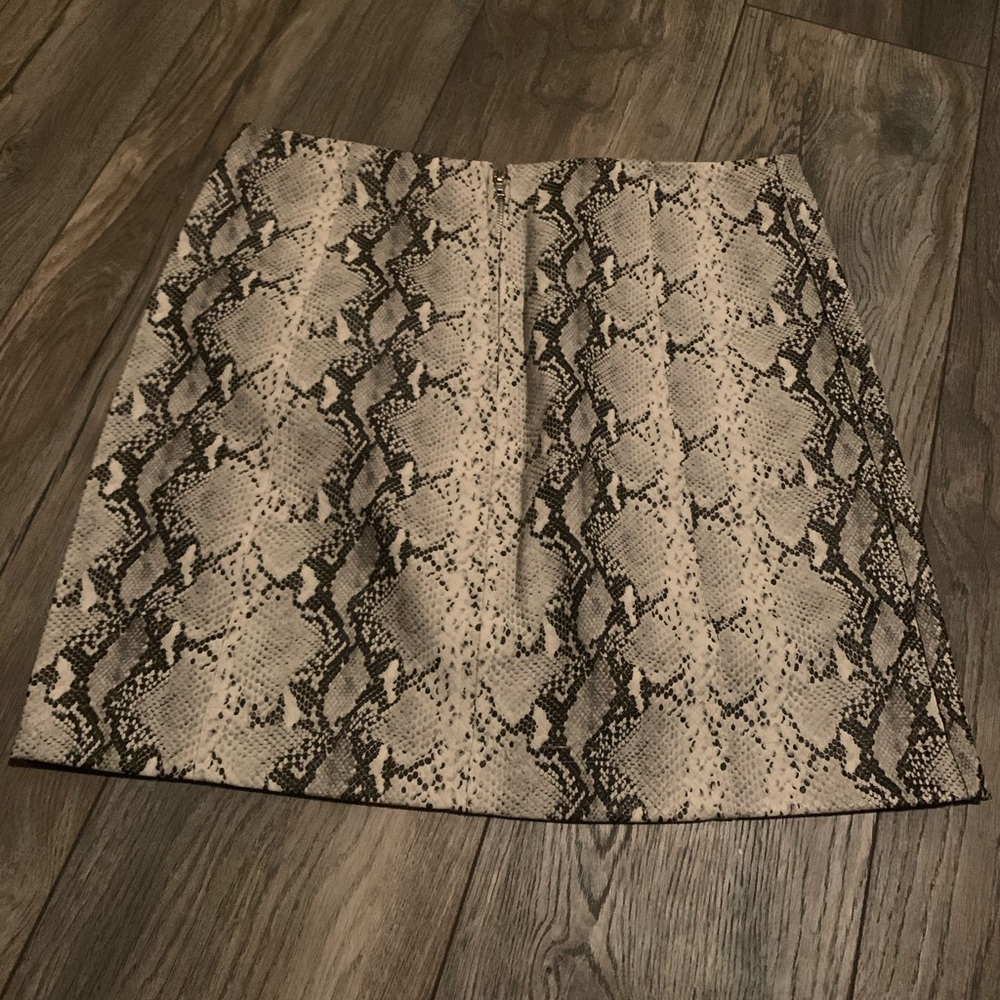 White faux snake skin skirt